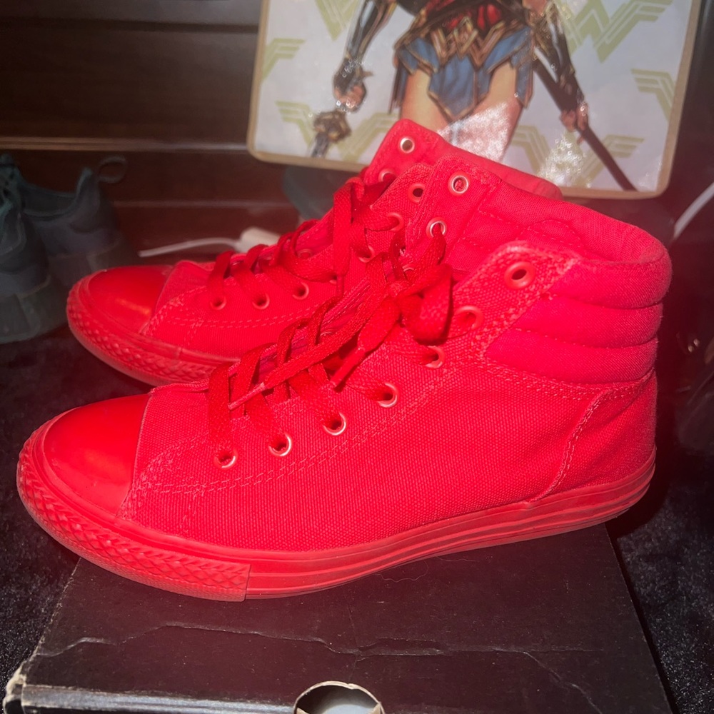 Converse high too red